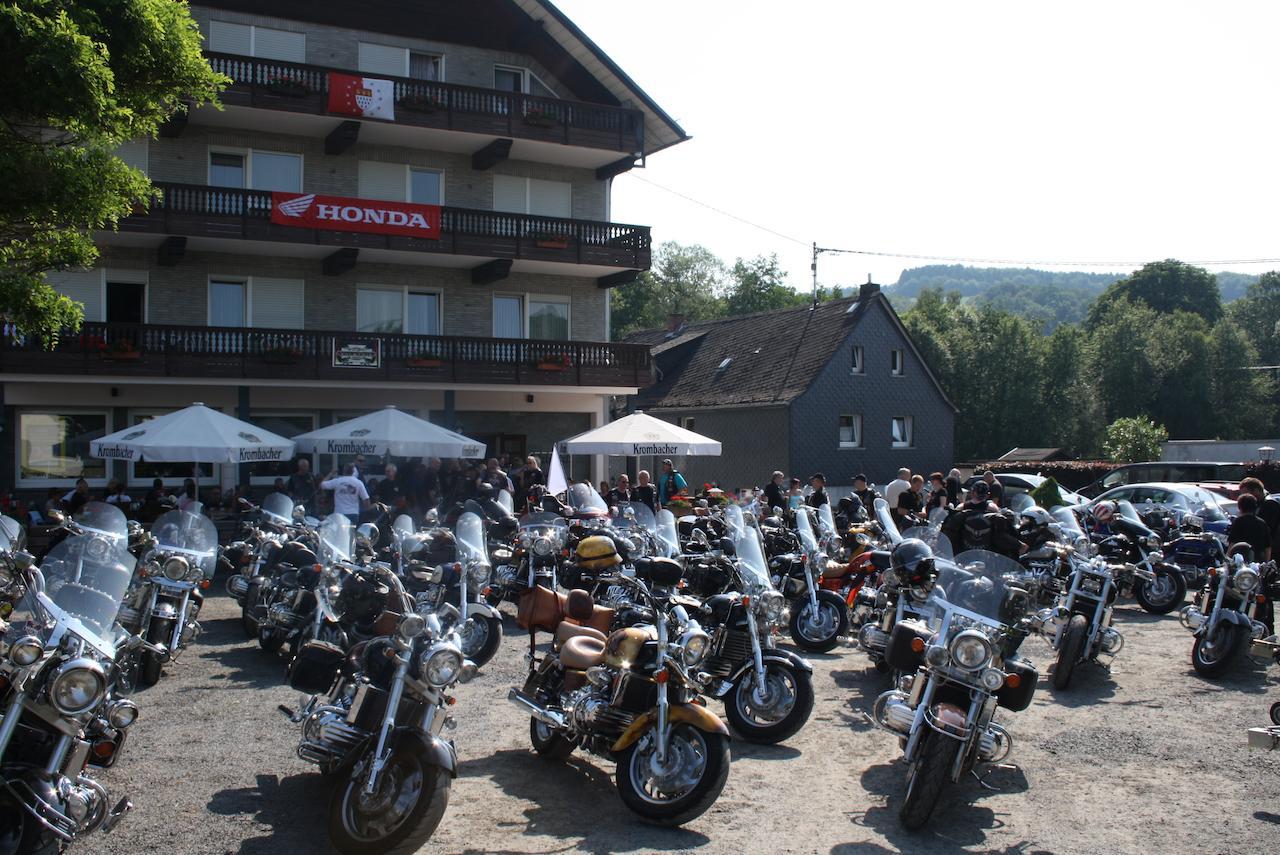 Gasthaus Zur Quelle บาดมาเรียนแบร์ก ภายนอก รูปภาพ